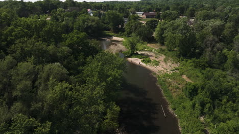 Sensacional-Toma-Aérea-Con-Drones-Del-Río-Zumbro-Middle-Fork-En-Oronoco,-Minnesota,-Estados-Unidos