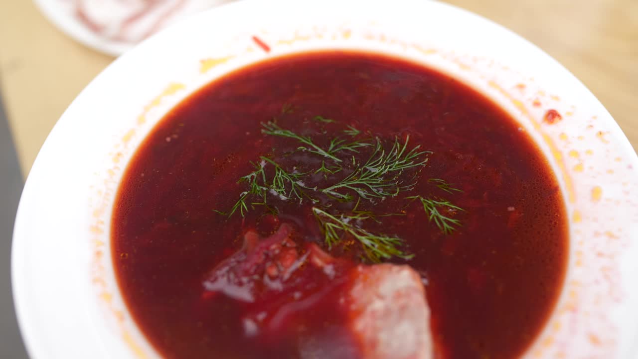 un tazón de delicioso borscht ruso