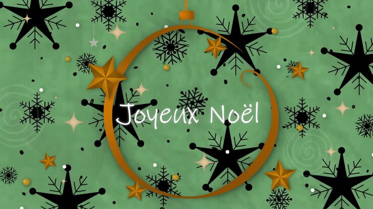 Animation de texte Joyeux Noël sur des décorations de Noël et des flocons de neige sur fond vert