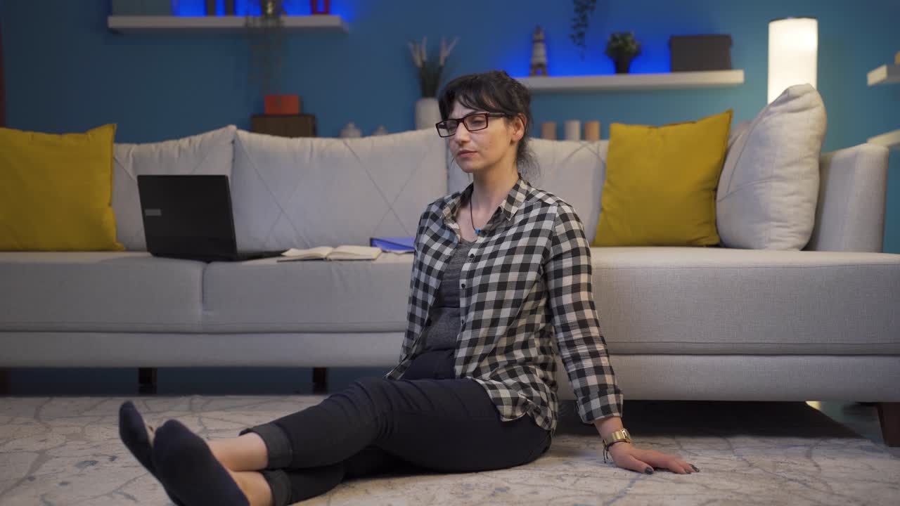 침착하고 평화로운 여성.