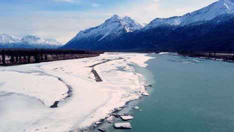 Video-Aéreo-De-4k-30fps-De-La-Ruptura-De-Primavera,-En-El-Río-Knik,-Entre-Anchorage-Y-Wasilla,-Alaska