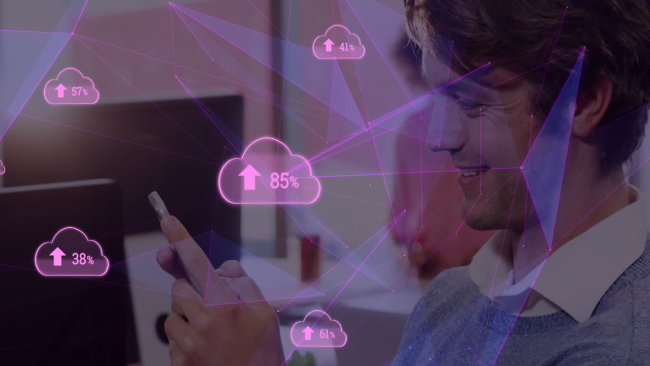 redes de plexus y iconos de carga en la nube contra el hombre caucásico que usa un teléfono inteligente en la oficina