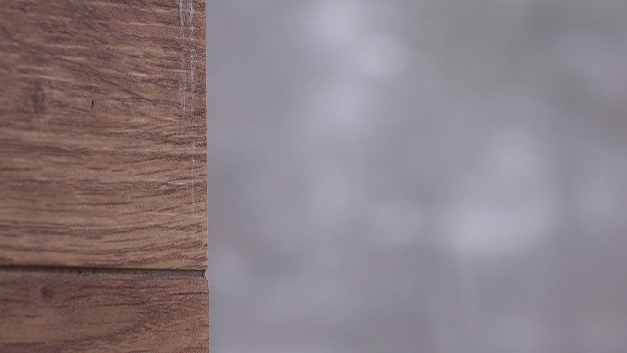 겨울에 눈이 내리고, 선택적 포커스가 있는 추상 계절 배경