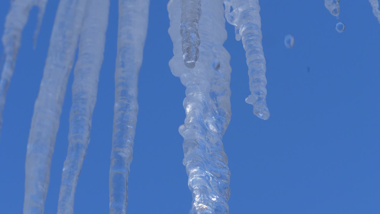 весенние капли, ледяные кусочки