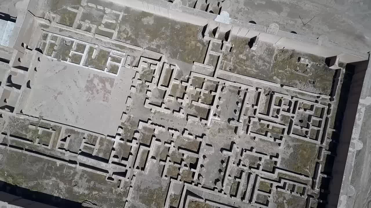imágenes aéreas de la mezquita malwiya en samarra, irak.