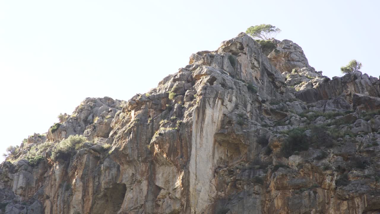 paisaje de montaña rocosa