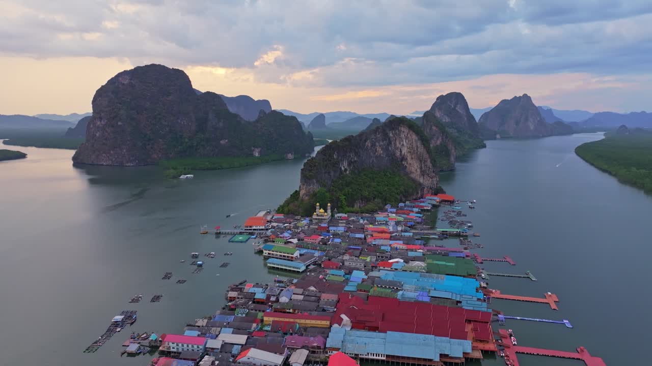 Làng chài nổi ở Vịnh Phang Nga nhìn từ trên cao, Thái Lan