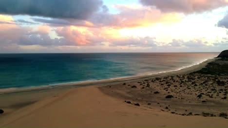 playa solitaria en las dunas canarias