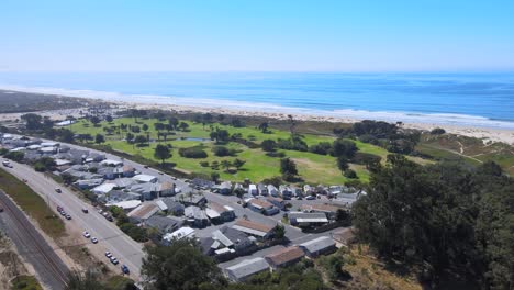 Vista-Aérea-Rotacional-Del-Campo-De-Golf-De-Pismo-Beach