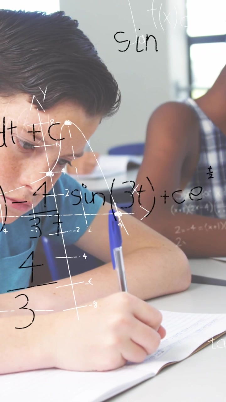 Studenti in un'aula ed equazioni matematiche