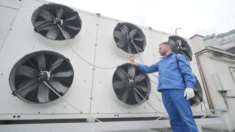 technician uses a thermal imaging infrared thermometer to check the condensing unit heat exchanger