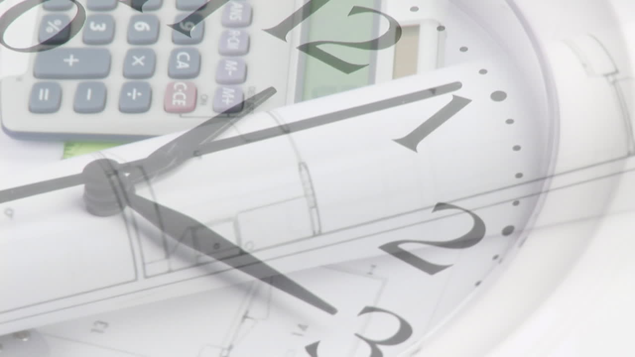 el reloj marcando contra la calculadora y los documentos girando