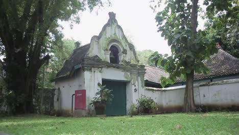 Glocken-Vom-Glockenturm-Der-Erhebung-Im-Kasepuhan-palast-In-Cirebon-West-Java-Indonesien,-Der-Ehemaligen-Residenz-Des-Königs