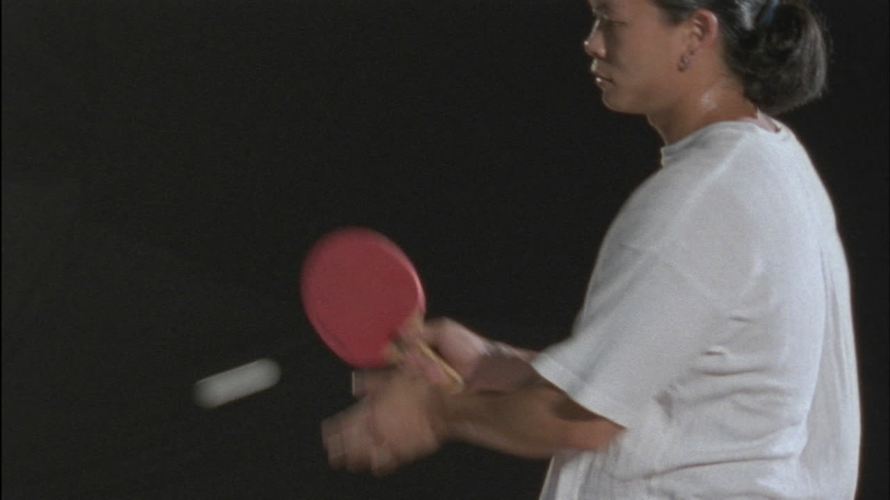 남자가 탁구를 친다 1