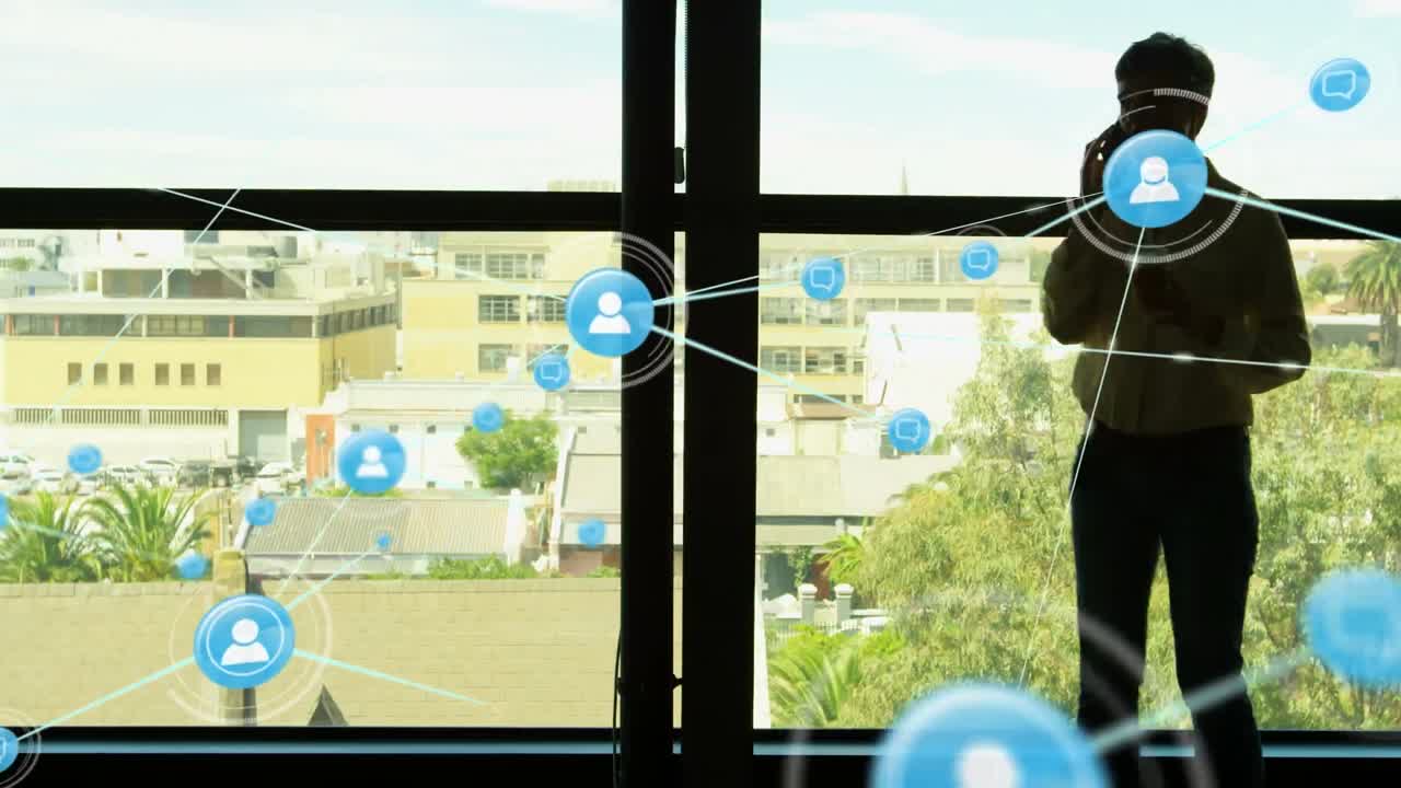 스마트 폰으로 이야기하는 백인 사업가 여성에 대한 연결 네트워크의 애니메이션