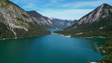 Toma-De-Drones-Del-Lago-Heiterwang-En-Austria-Con