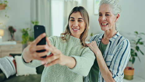 Liebe,-Selfie-Und-Frau-Mit-älterer-Mutter