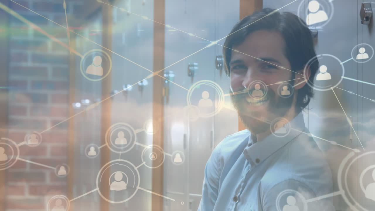 animación de una red de conexiones con iconos sobre un estudiante sonriente