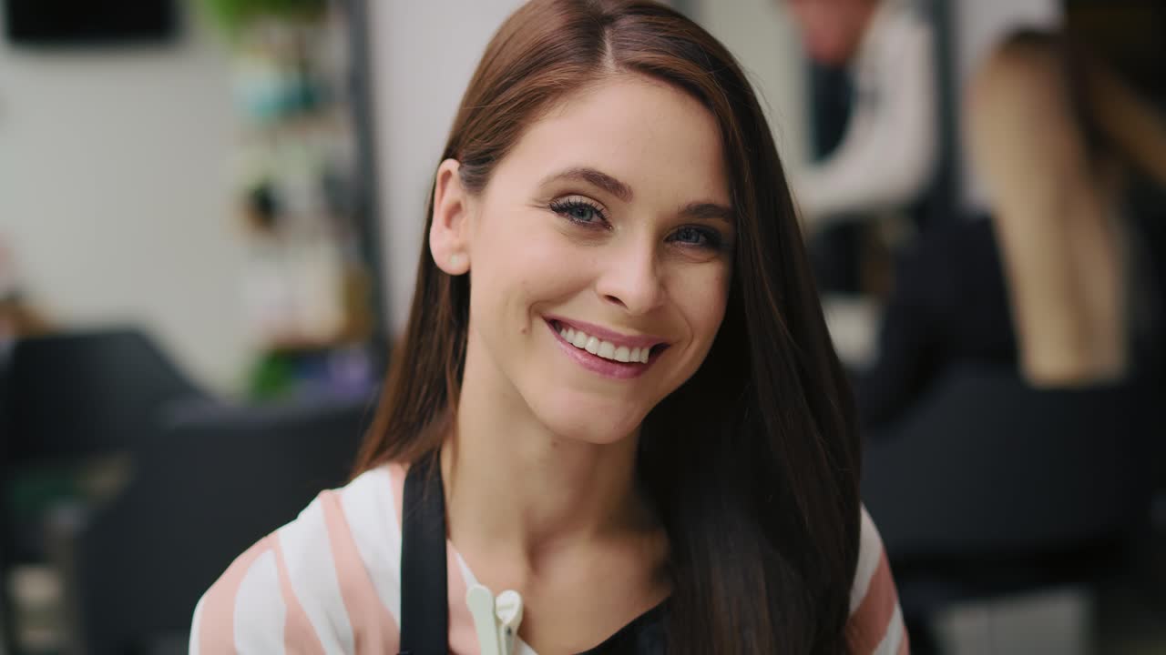 espectáculos de video de mano de la peluquería en la peluquería