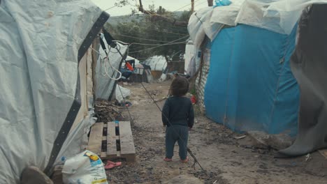 Niño-Refugiado-Solo-Horrendas-Condiciones-De-Vida-Campamento-Moria