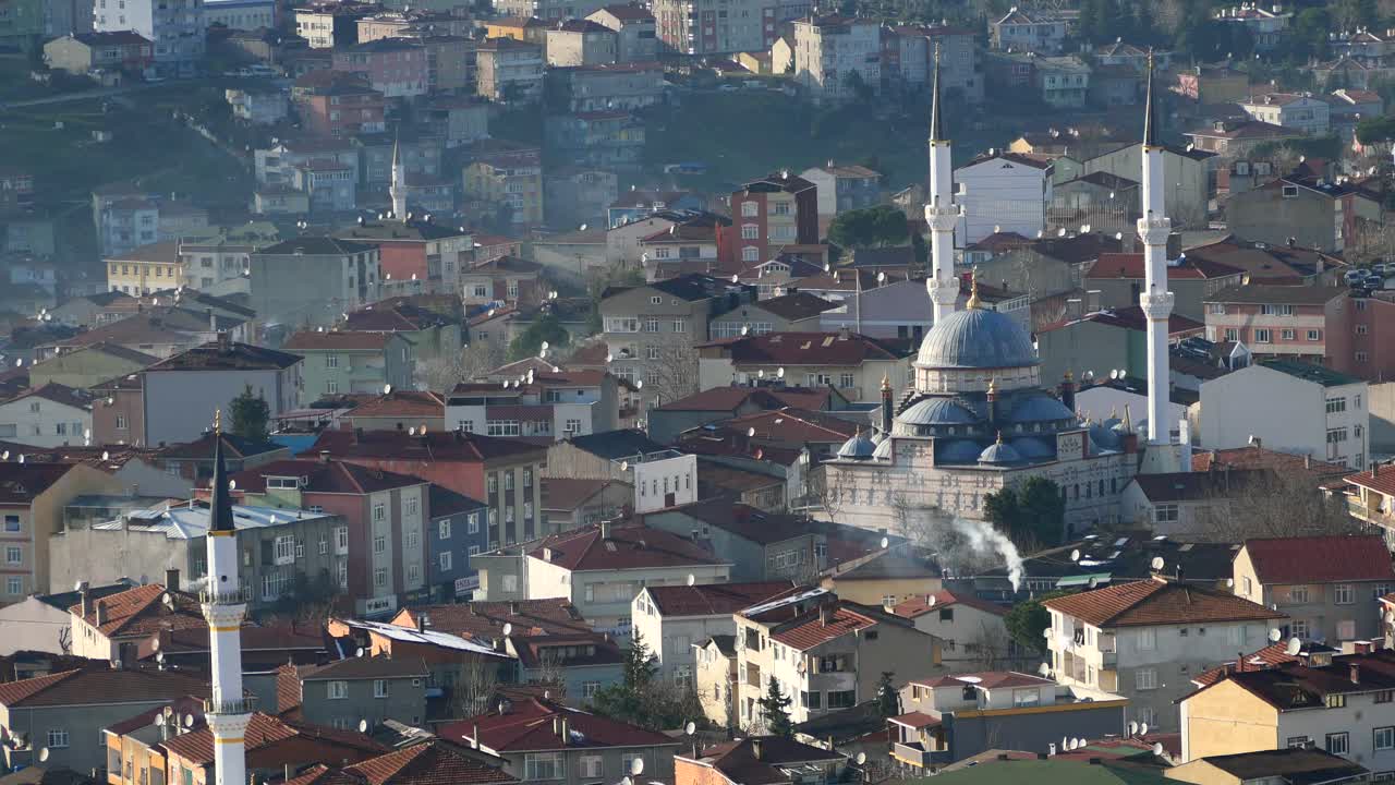paisaje urbano con mezquita en un área residencial