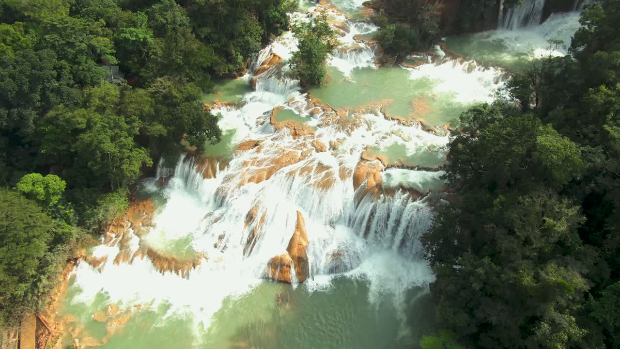 cascada agua azul, chiapas. ubicado en mexico