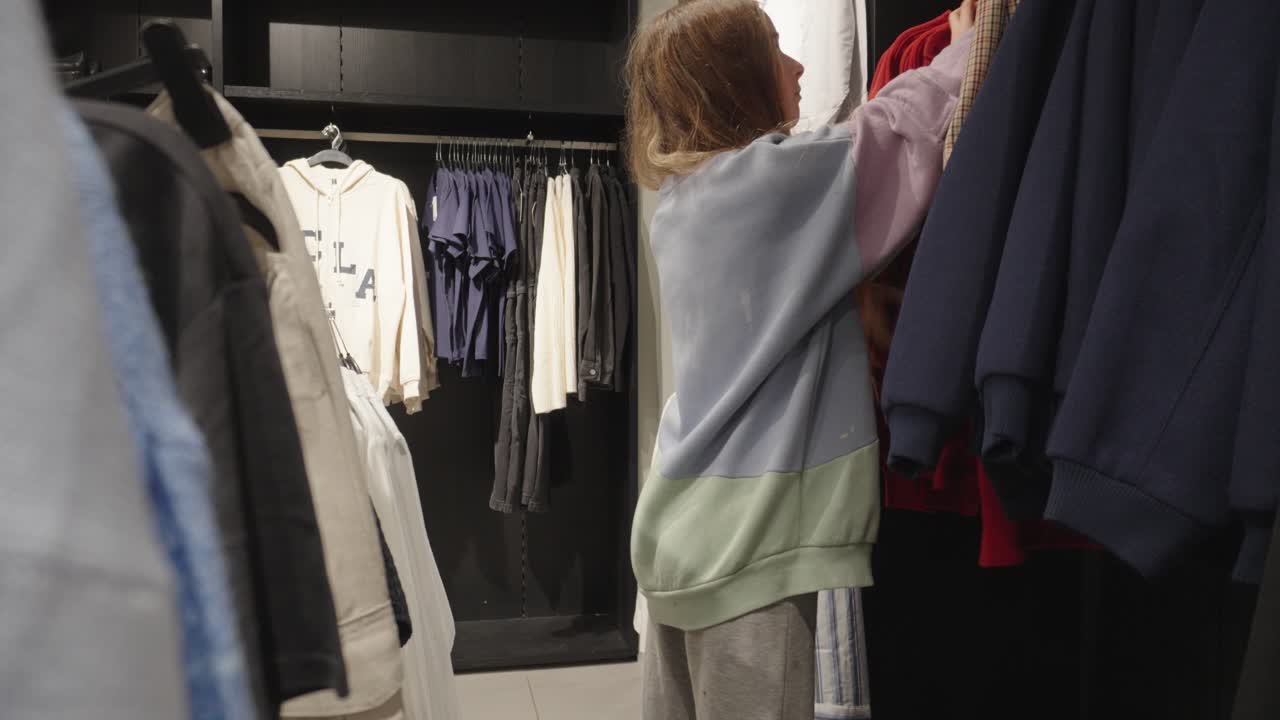 돈에 대한 가치를 찾기 위해 가게를 가로질러