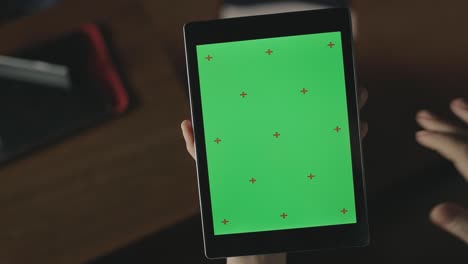 Female-hand-swiping-green-screen-tablet.-Close-up-tablet-with-chroma-key-screen