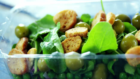 un primer plano de una ensalada