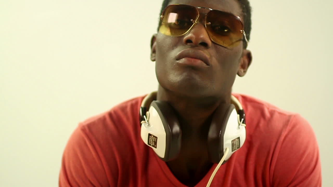 joven bailando video 32