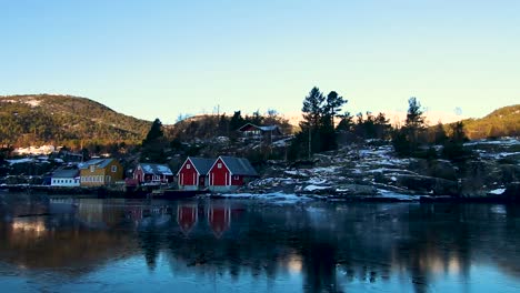 paseos en bote por los fiordos que rodean bergen, noruega