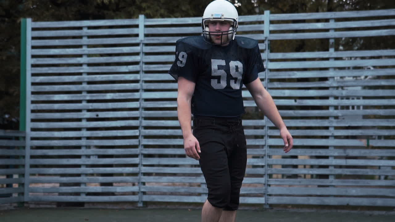 jugadores de fútbol americano en el campo