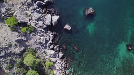 Rocky-coast-line-with-turquoise-waters