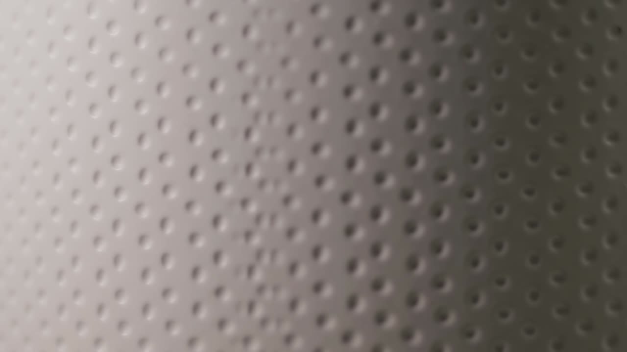 el fondo brillante abstracto con hendiduras circulares se mueve lentamente.