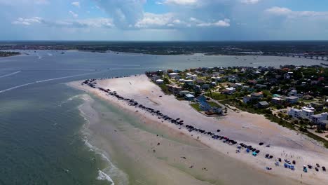 una increíble toma aérea de una fiesta en la playa de saint augustine, florida.