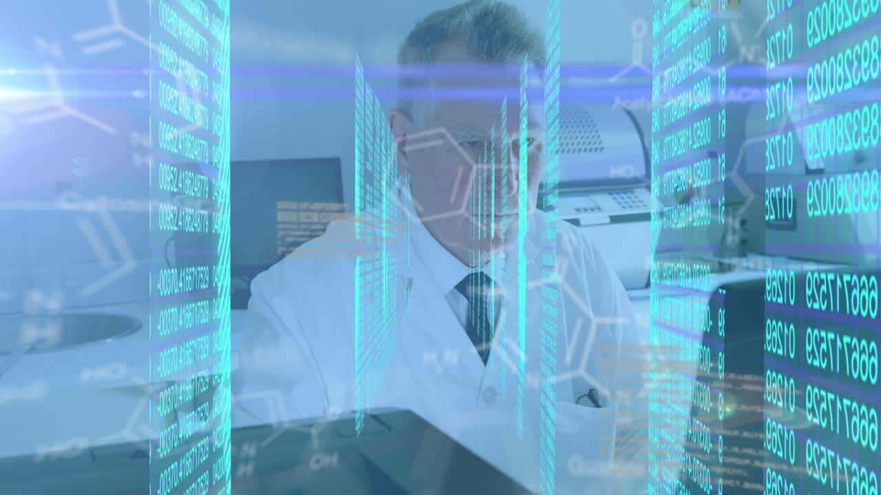 animación del procesamiento de datos científicos sobre un trabajador de laboratorio caucásico de edad avanzada