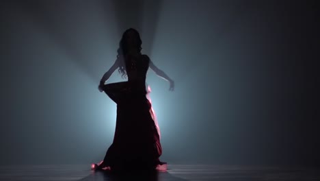 actuación de silueta de bailarina del vientre