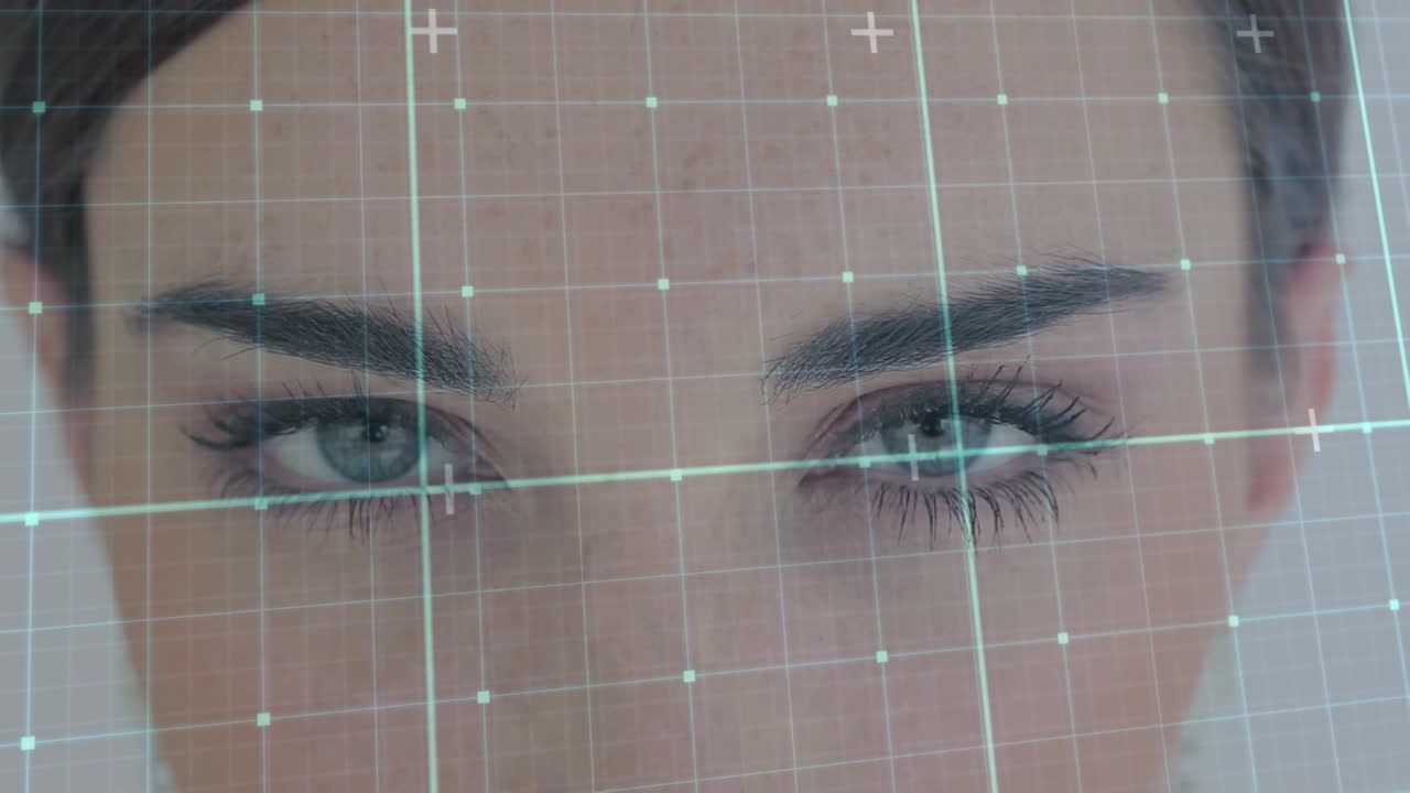 백인 여성의 눈 위에 디지털 화면의 애니메이션