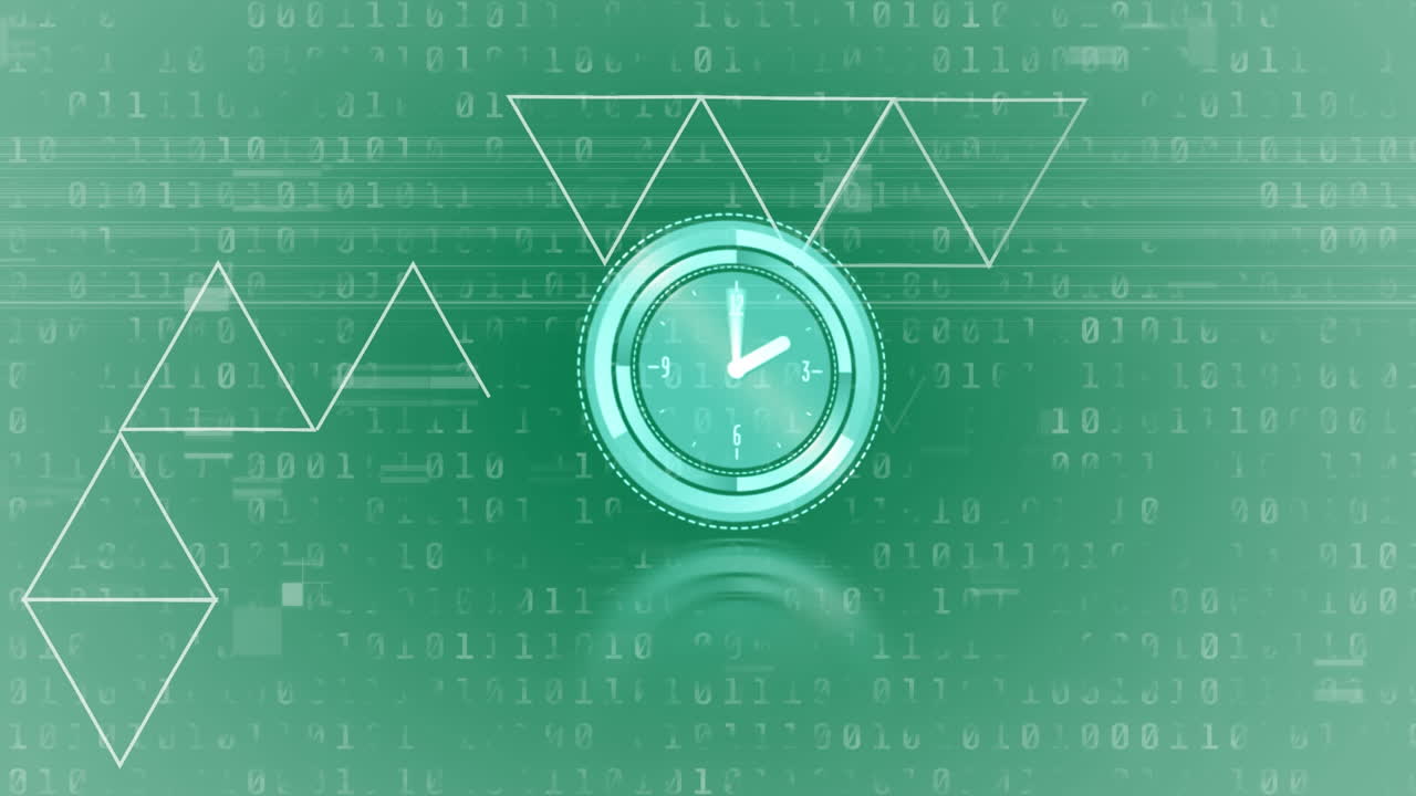 animación de reloj en movimiento y triángulos sobre código binario sobre fondo verde