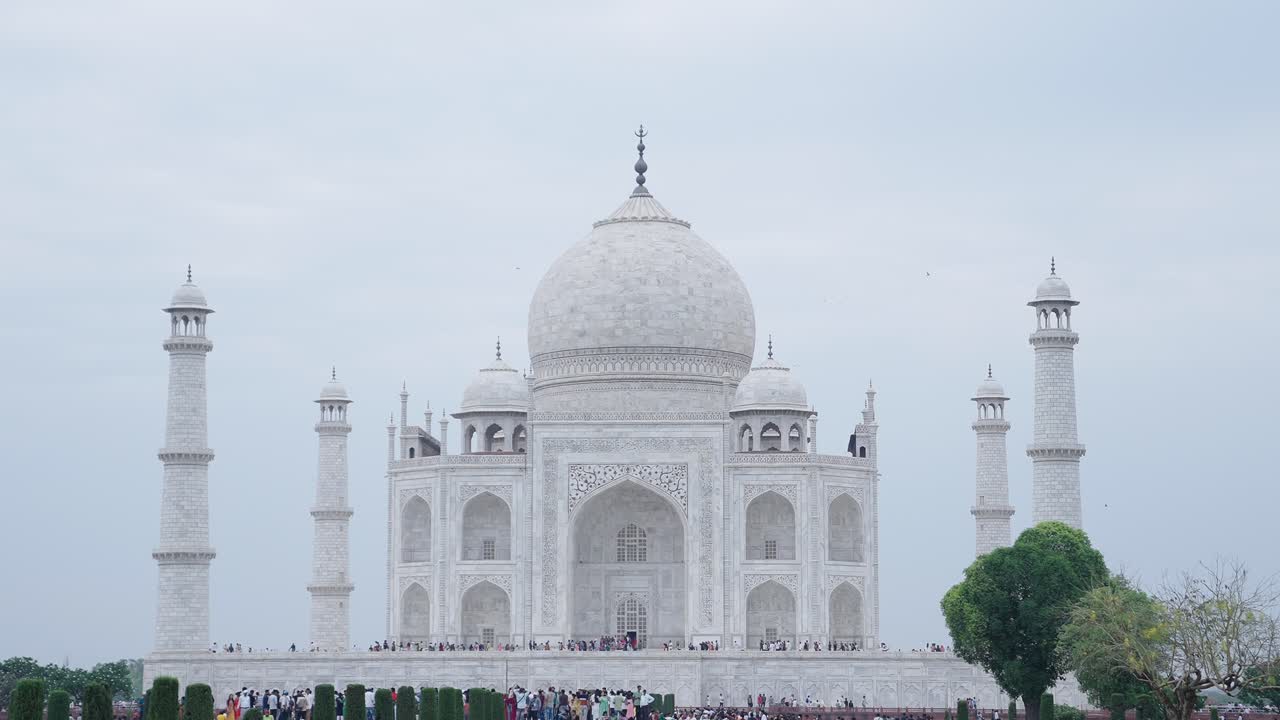 estableciendo una vista panorámica del taj mahal