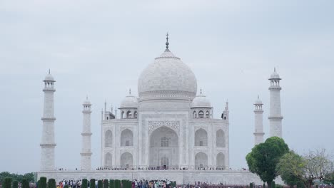 establishing wide shot of taj mahal