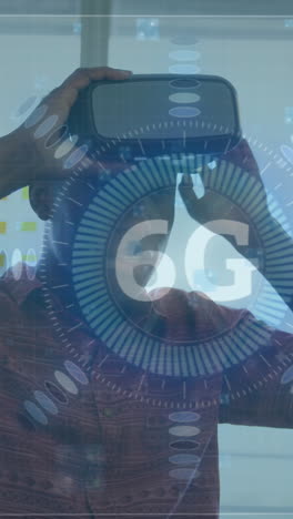 animación de texto 6g, escaneo de alcance y elementos de la placa de circuitos sobre el hombre que usa auriculares vr