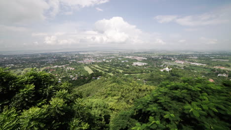 Amplia-Vista-Sobre-Un-Hermoso-Paisaje-Verde-En-Myanmar