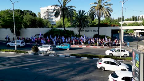 video 4k de protestas civiles en la ciudad de rehovot israel contra los cambios planeados del gobierno israelí al tribunal superior de justicia