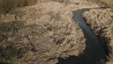 Vista-Aérea-De-Drones-Del-Río-En-Forma-De-S,-Hermosa-Naturaleza