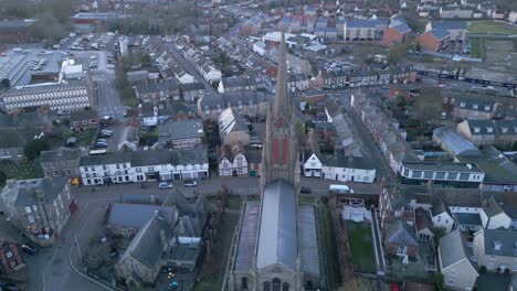 Bury-St-Edmunds,-Inglaterra-Mostrando-Arquitectura-Histórica-Y-Diseño-Urbano,-Crepúsculo,-Vista-Aérea