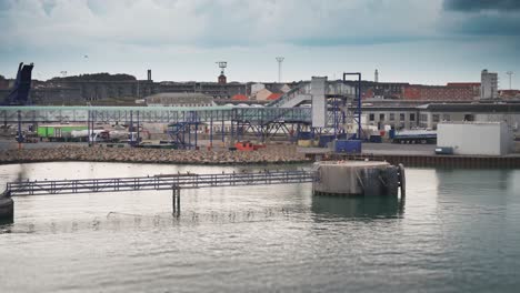 Una-Terminal-De-Ferry-Del-Puerto-De-Hirtshals