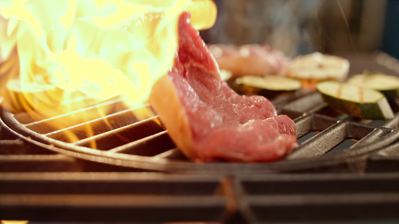 구운 스테이크와 야채