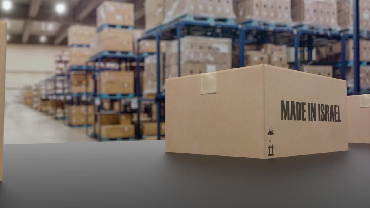 cajas con texto hecho en israel en el transportador. mercancías israelíes relacionadas animación 3d loopable