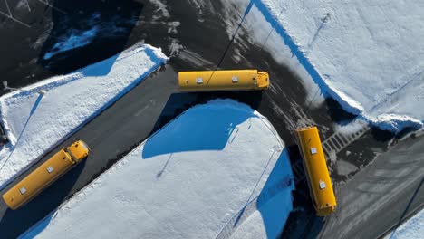 Yellow-school-buses-transporting-public-school-students-on-snow-day